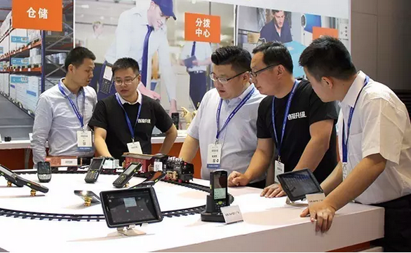 東集：智慧物流，以人為本